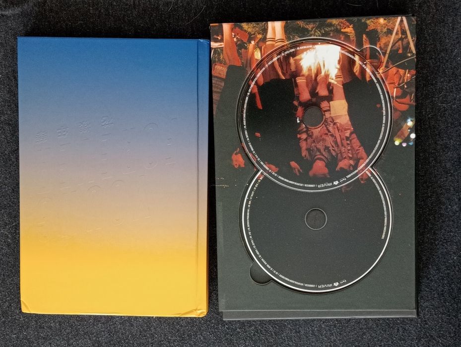 Álbum físico "Young Forever" de BTS