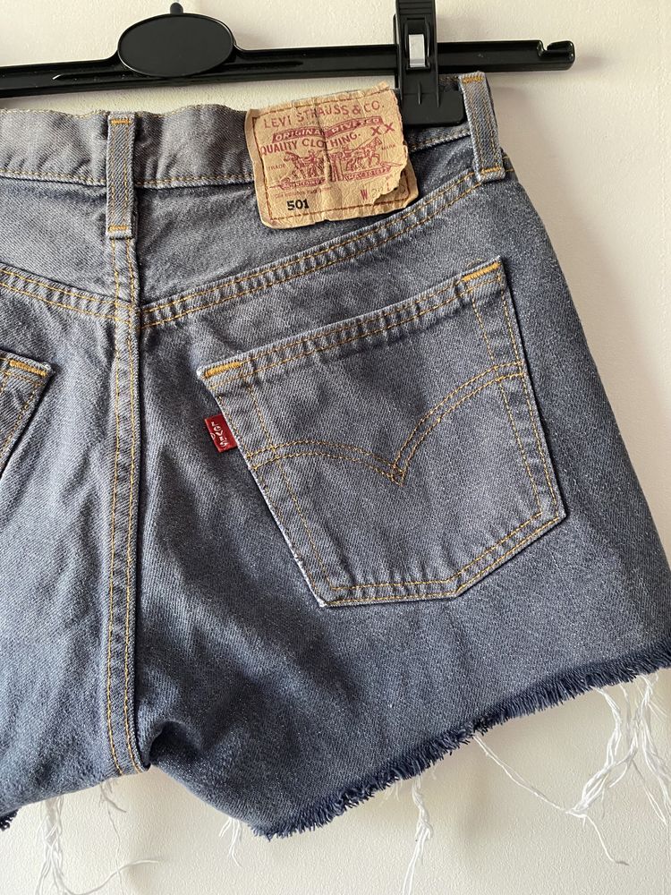 Levis 501 szorty jeansowe spodenki postrzępione