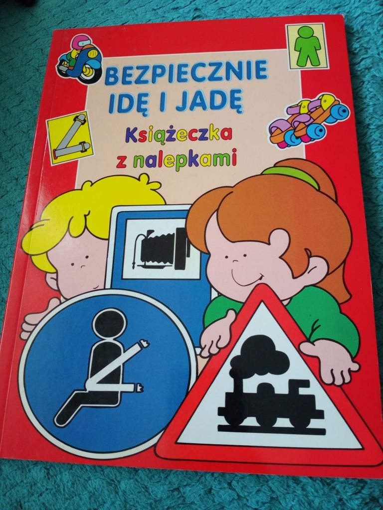 Bezpiecznie jadę i idę Książeczka z nalepkami