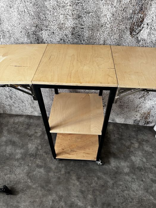 Mebel do skladania odzieży/ wyposażenie sklepu odzieżowego