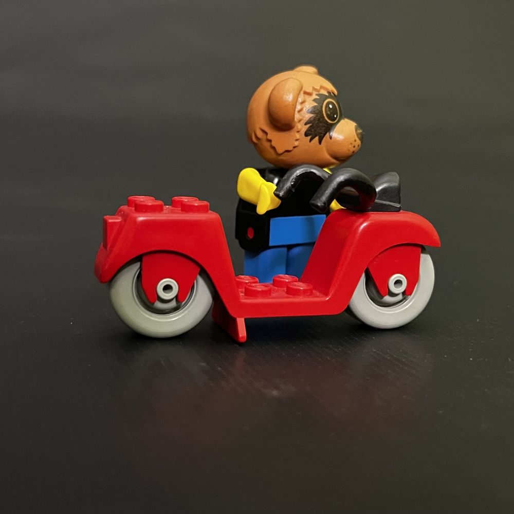 3605 LEGO Szop pracz Ricky i jego skuter