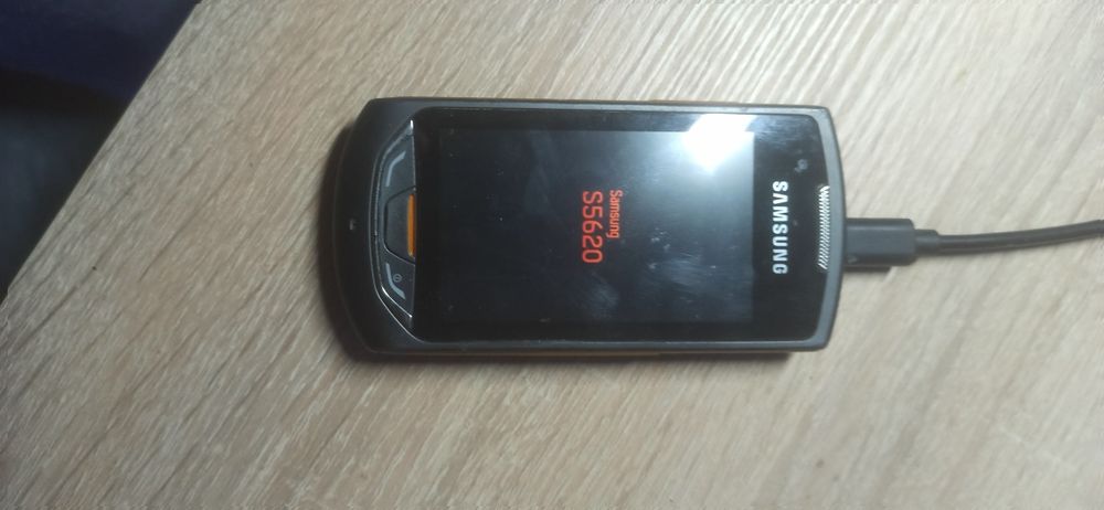 Телефон Samsung S5620