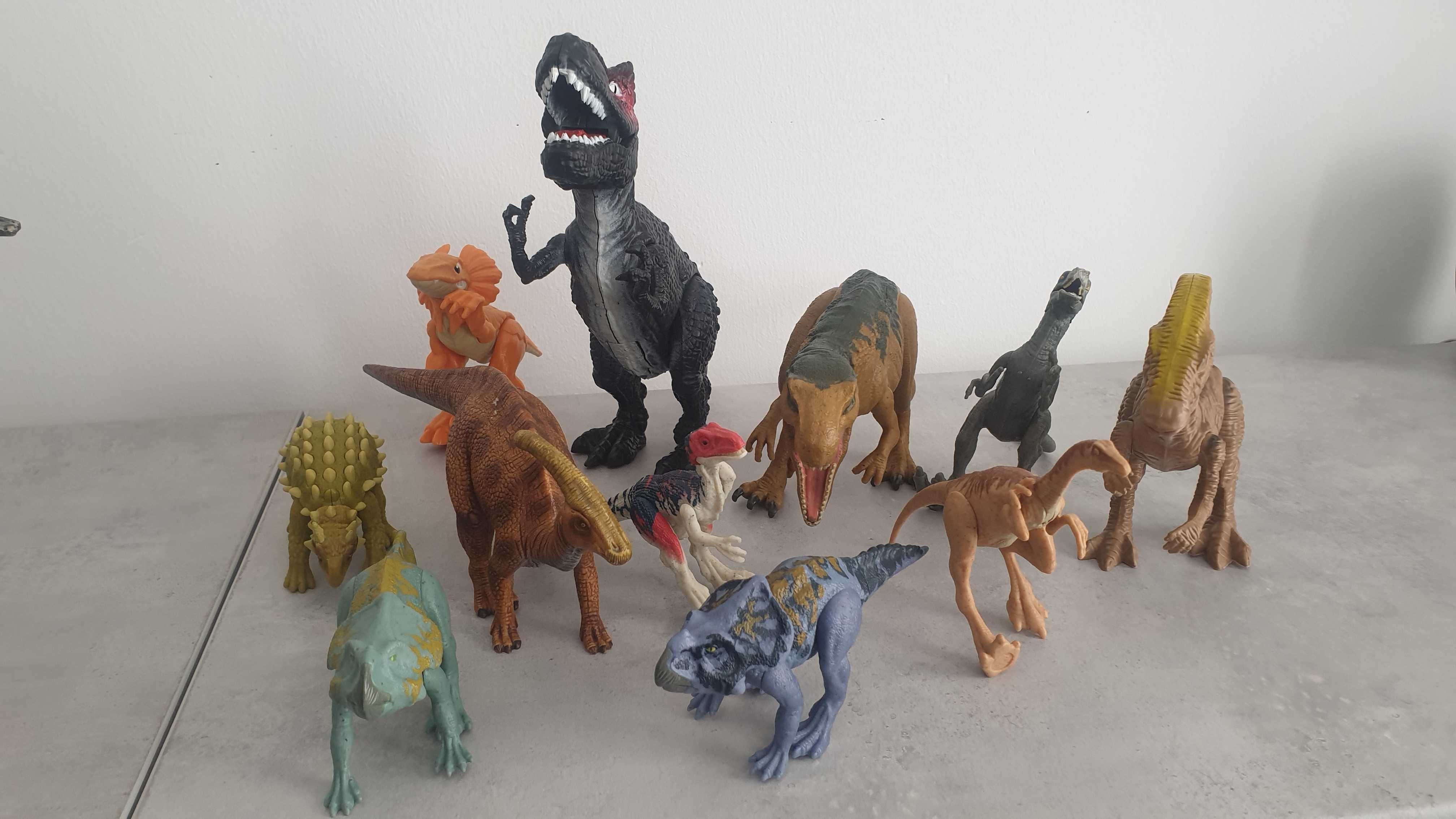 Conjunto de varios dinoussauros
