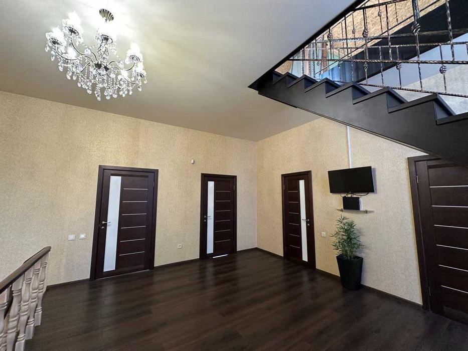 Продам 3-х эт. дом р-н Клочко ( Левый берег) газ.отопление