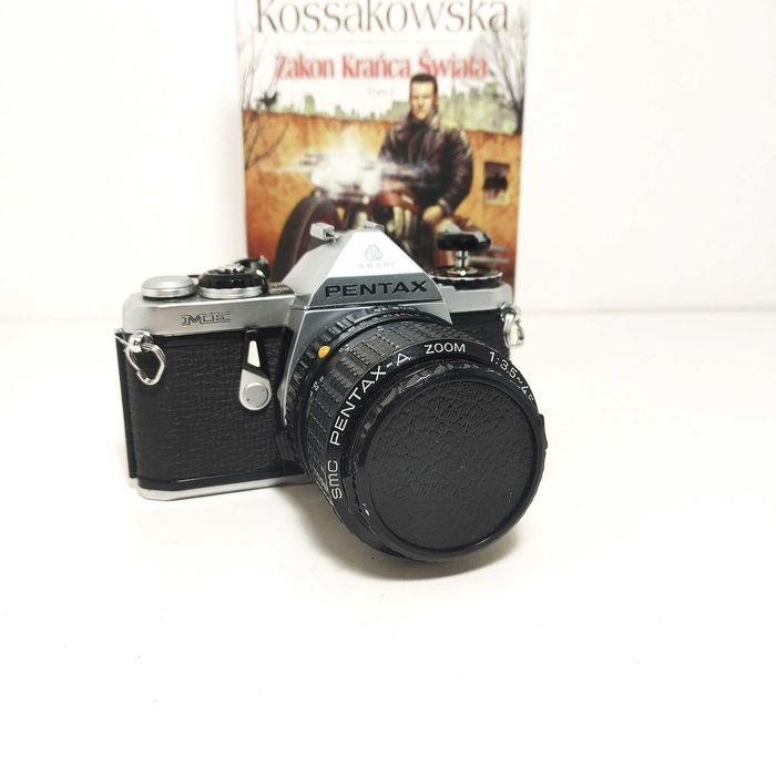 Analogowa lustrzanka PENTAX ME z SMC Pentax-A Zoom 35-70 mm 3,5-4,5