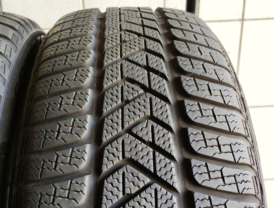 2x 225/45R18 Pirelli SottoZero 3 Winter D/B/72dB 6,41mm