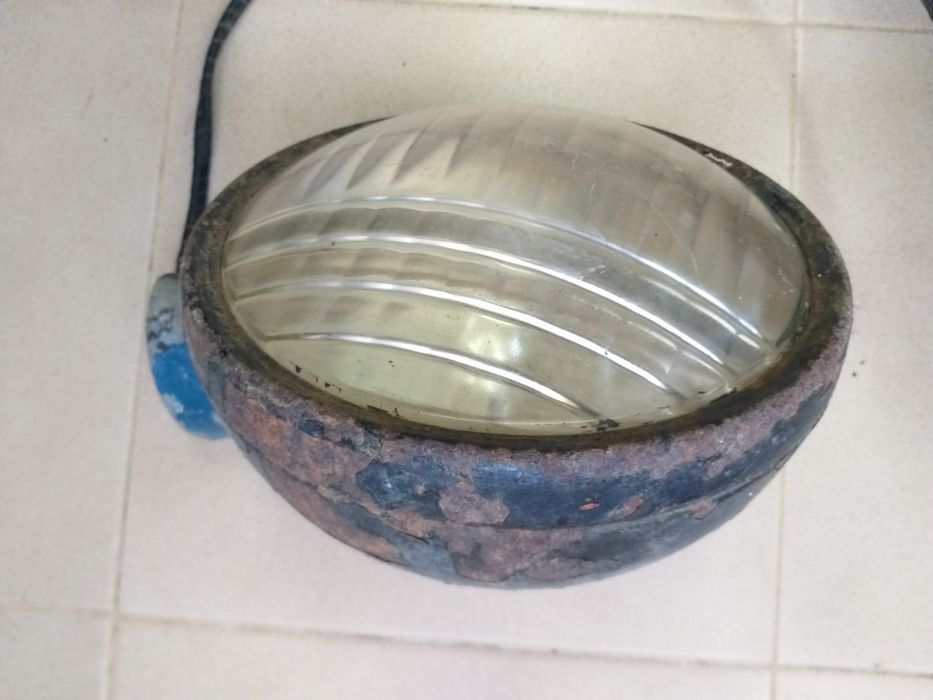 Dois Faróis Antigos de Camioneta Bedford