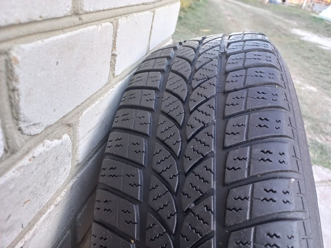 Шини зимові 195/65 R15 на сталевих дисках з ковпаками 5600 грн.