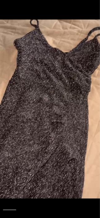 Неймовірна сукня з люрексом блискітками та вирізом на ніжку