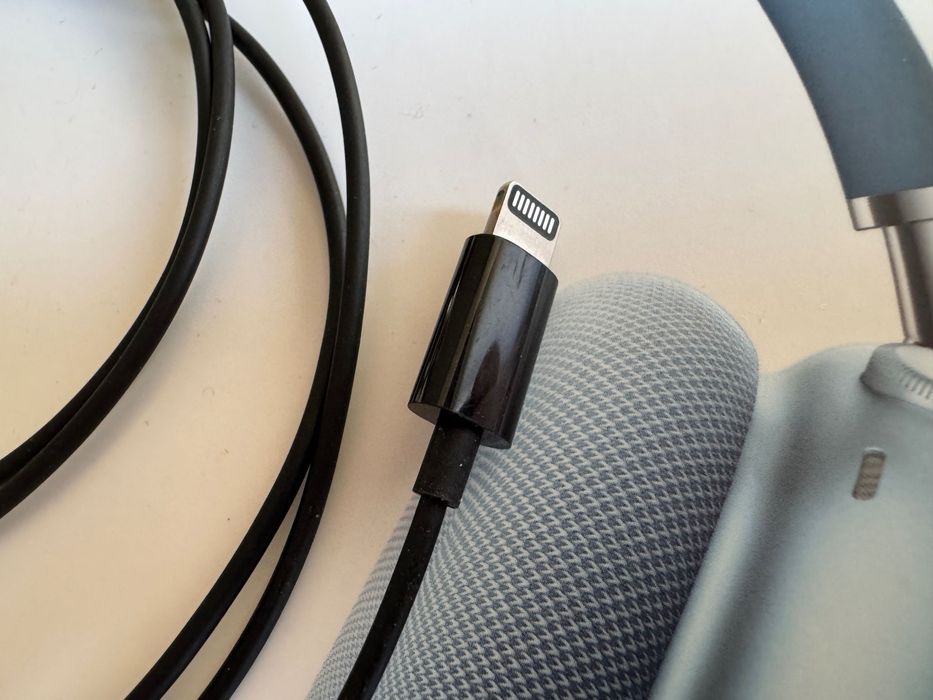 Кабель Apple Lightning to 3.5mm Audio Black MR2C2 для AirPods Max