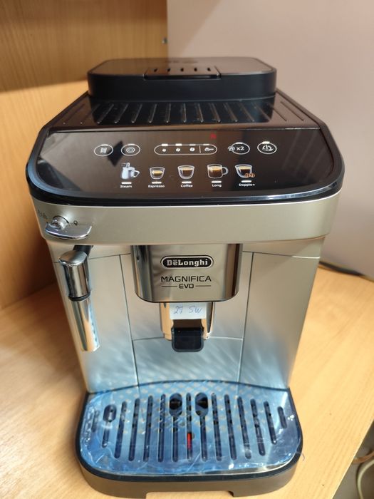 Кавомашина Delonghi magnifica evo