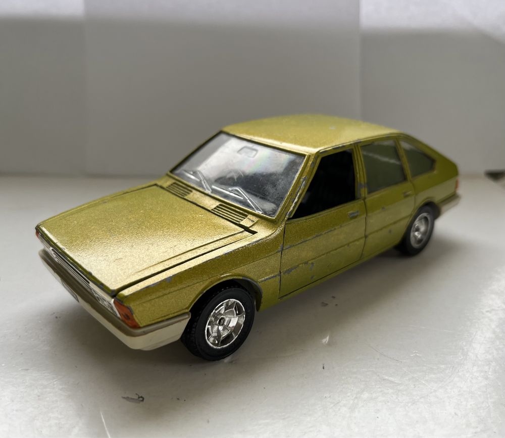 Model samochodu w skali 1:24 1:25 Simca 1307 Mebetoys Polistil Burago