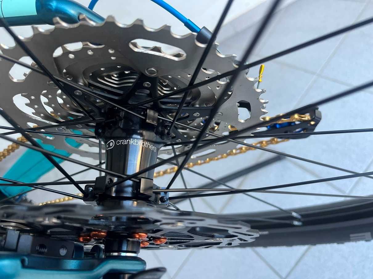 CUBE ACCESS PRO RH - Tamanho 19" (L)