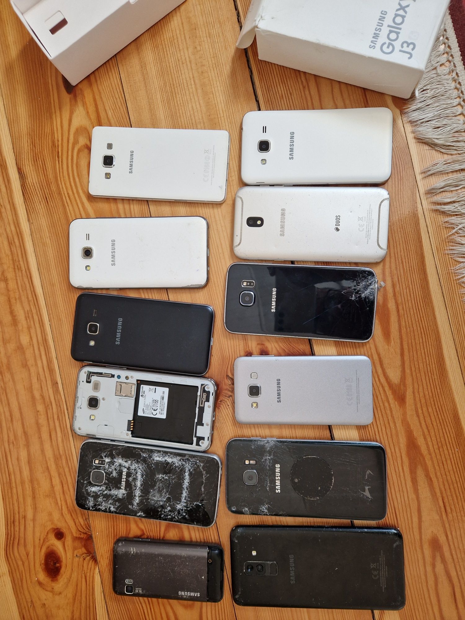 Zestaw Samsungów na części.