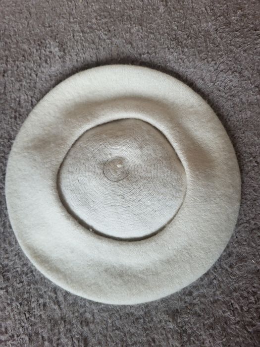 Beret wełniany z antenką