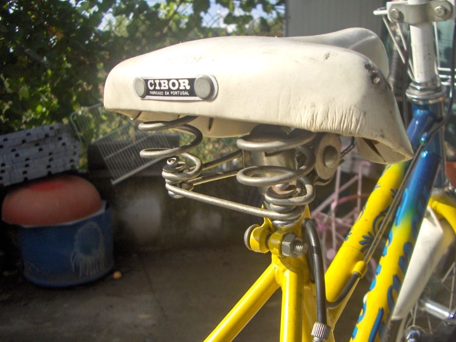 Bicicletas de menina com rodinhas, como novas.