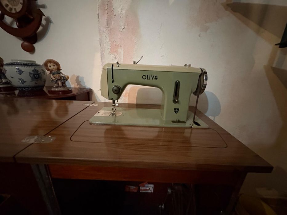 Máquina de costura Oliva