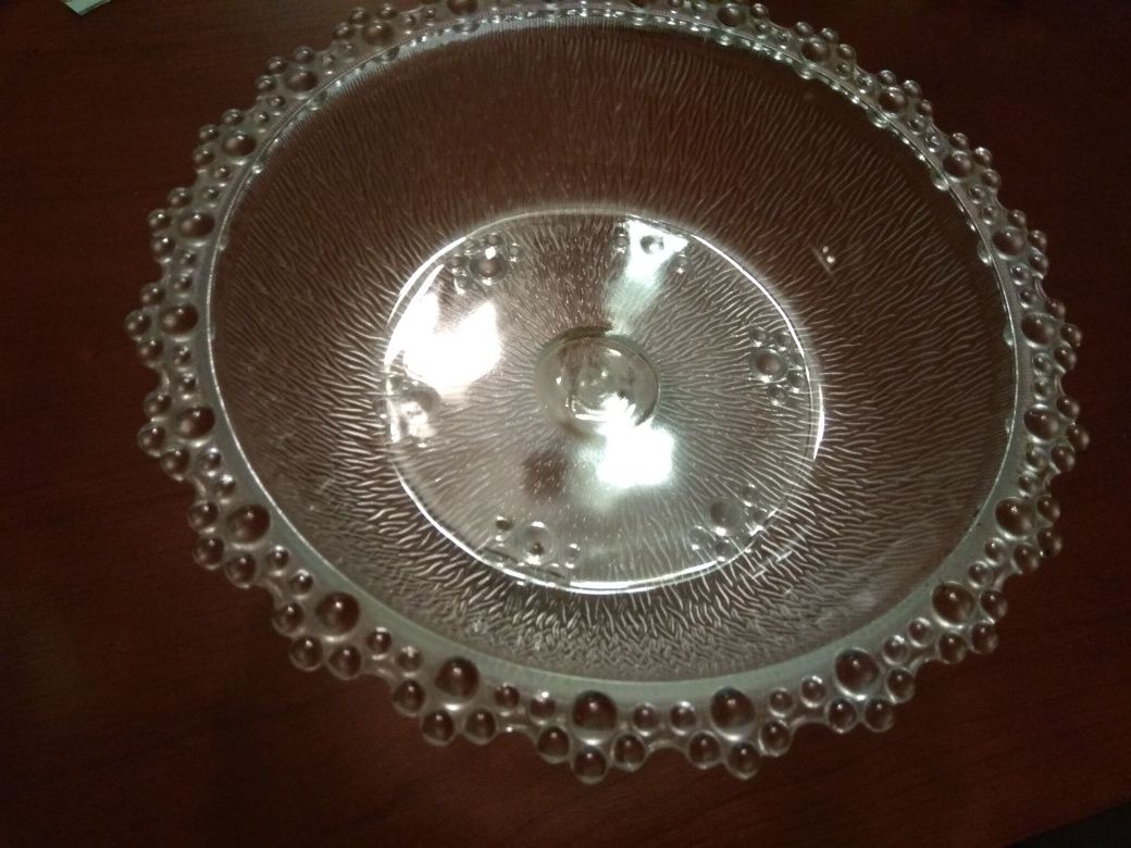 Taças de cristal e um candelabro