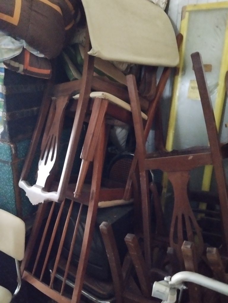 Cadeiras variadas