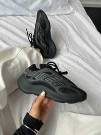 Кроссовки Adidas Yeezy 700 Black  / Адидас изи 700 чёрные 37 38 39 40