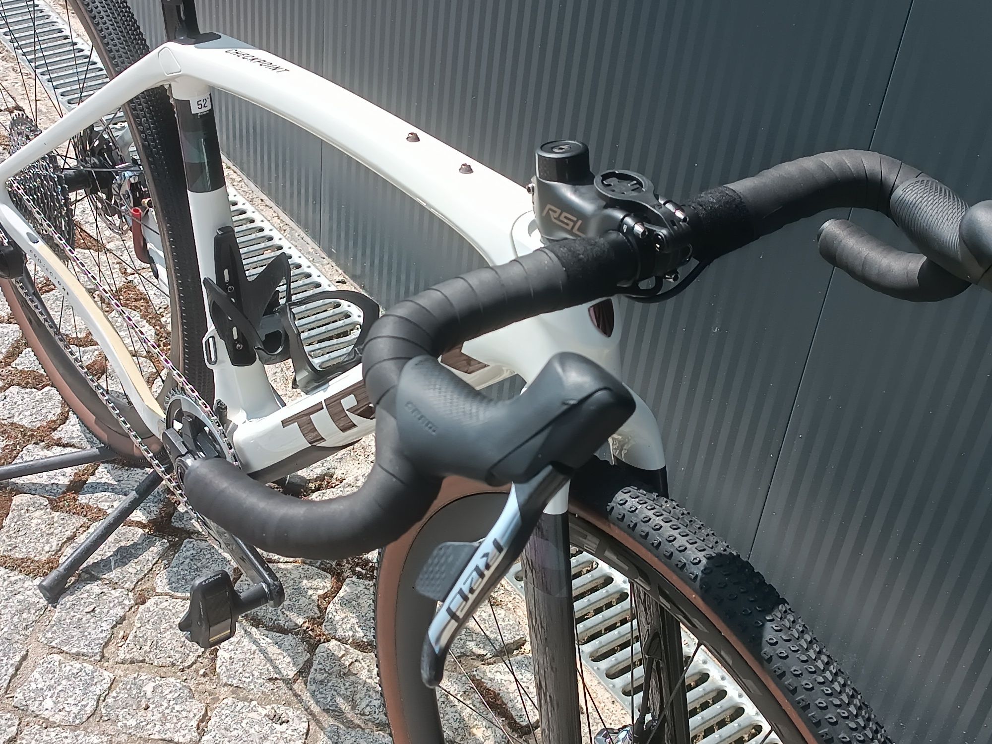 Bicicleta de gravel trek checkpoint SLR SRAM red