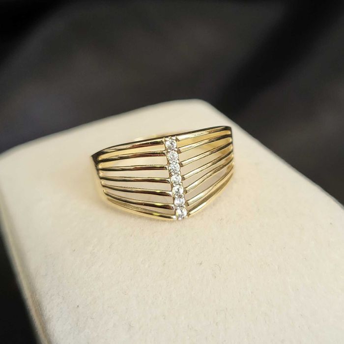 złoty pierścionek z cyrkoniami próby 585