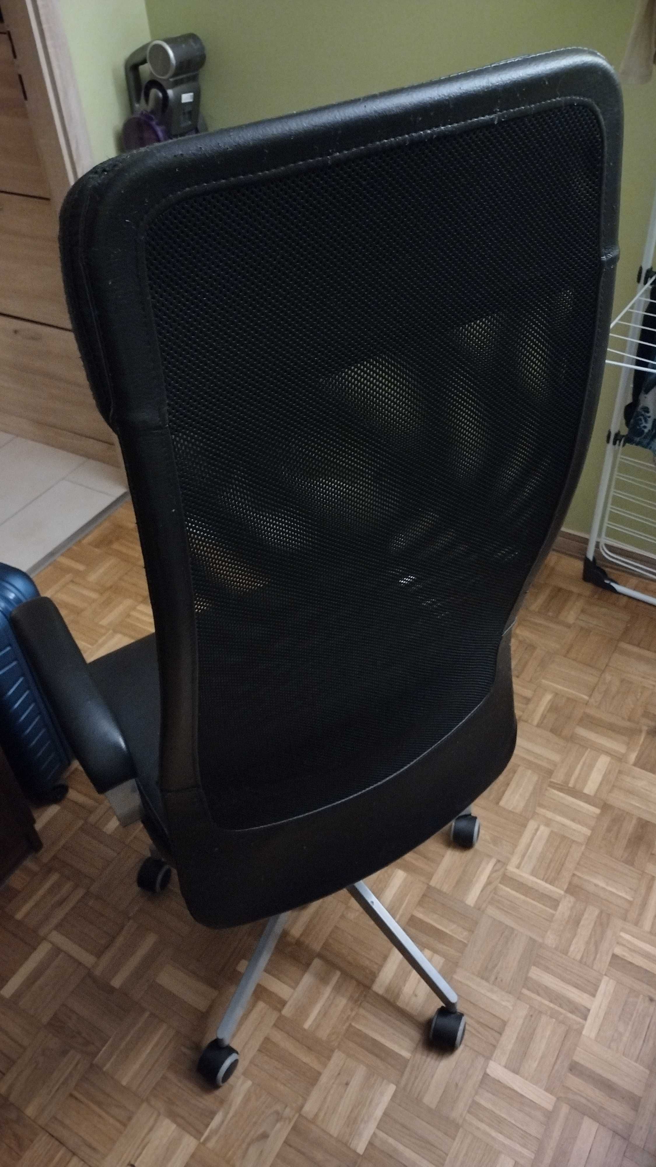 Krzesło biurowe obrotowe czarne ekoskóra IKEA Markus