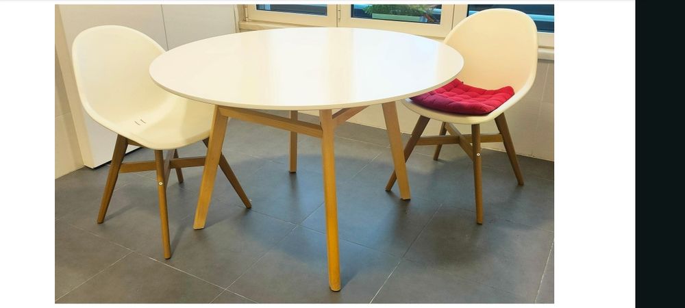Mesa e cadeiras IKEA