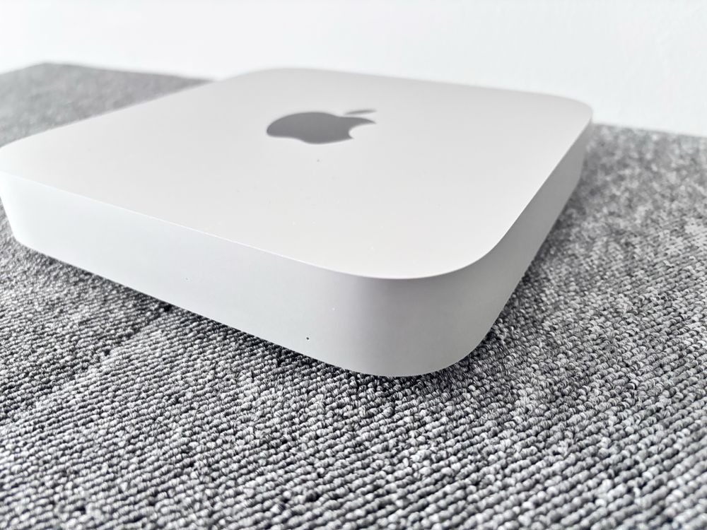 Mac mini M2 16GB/512GB + stacja-mysz-klawiatura