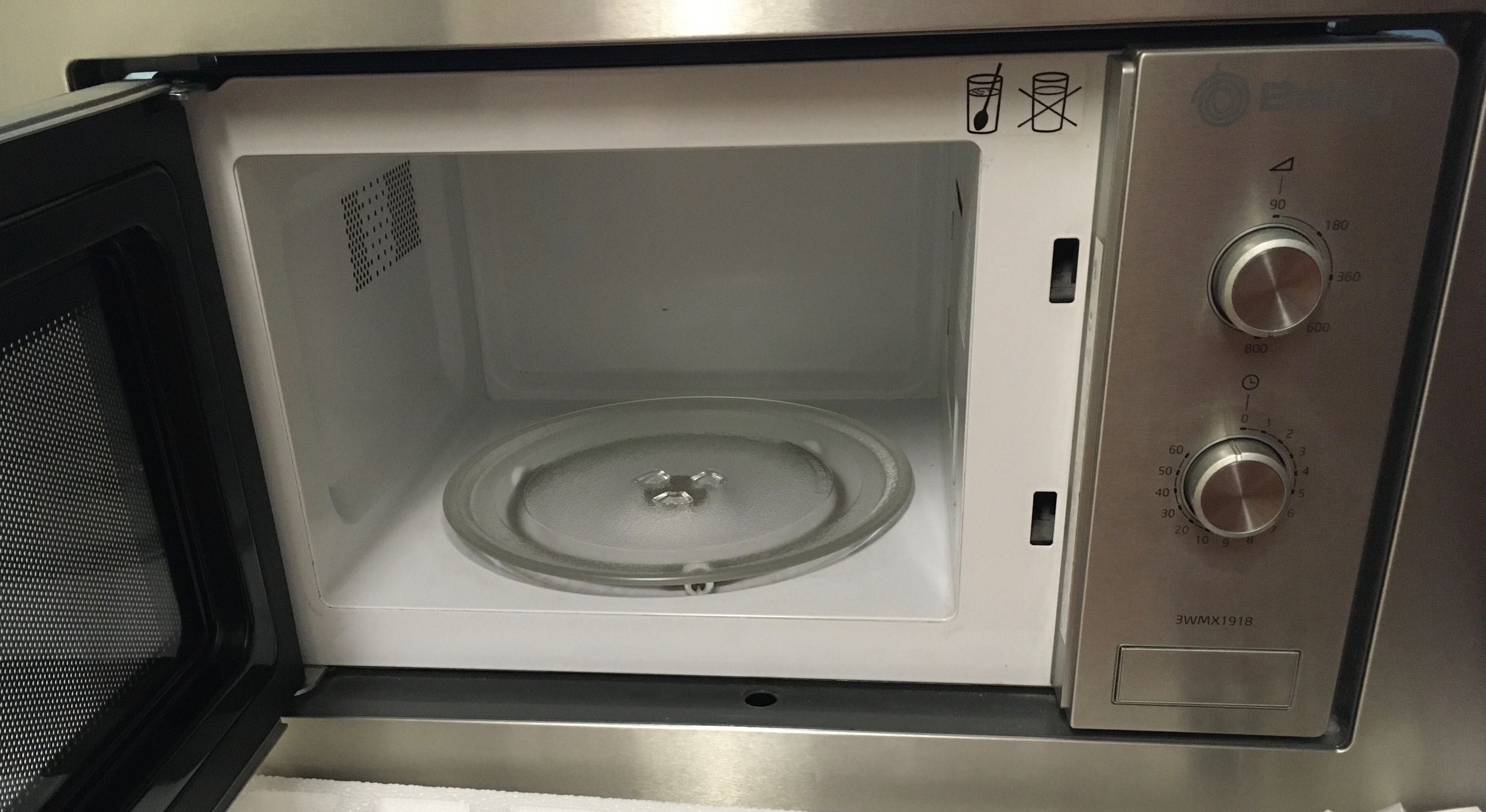 Microondas Balay em inox (encastrar)