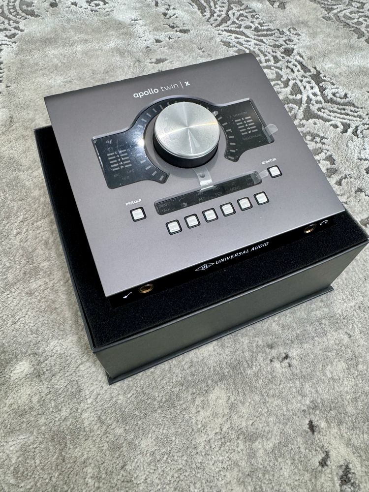 Universal Audio Apollo Twin X + Universal Audio Satellite Octo