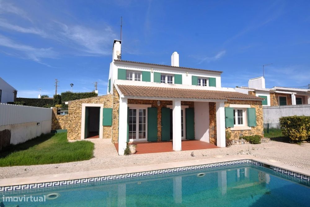 Moradia isolada T6 com piscina e vista mar