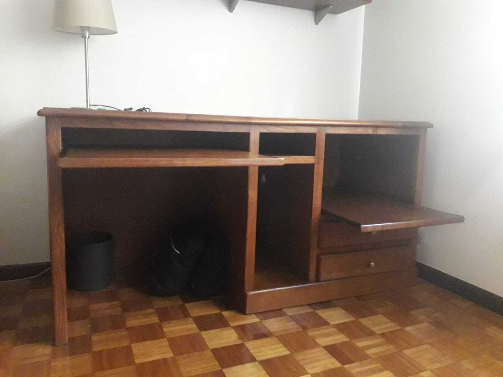 Secretária de escritório em madeira