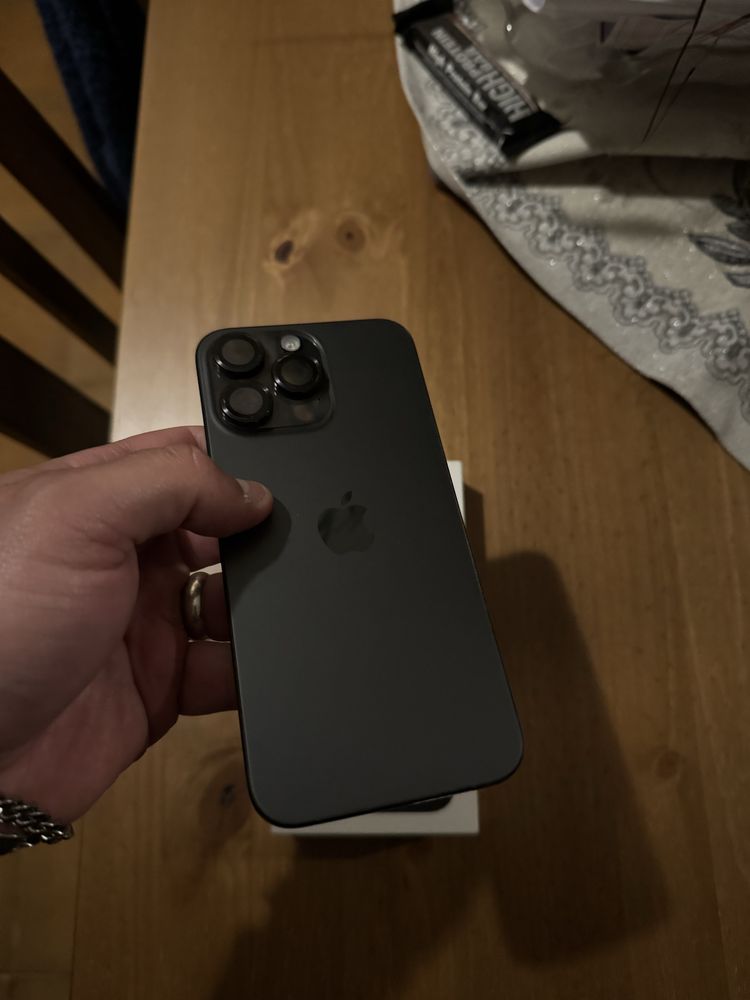 Iphone 15 pro max novo. Bateria a 100%. Com garantia