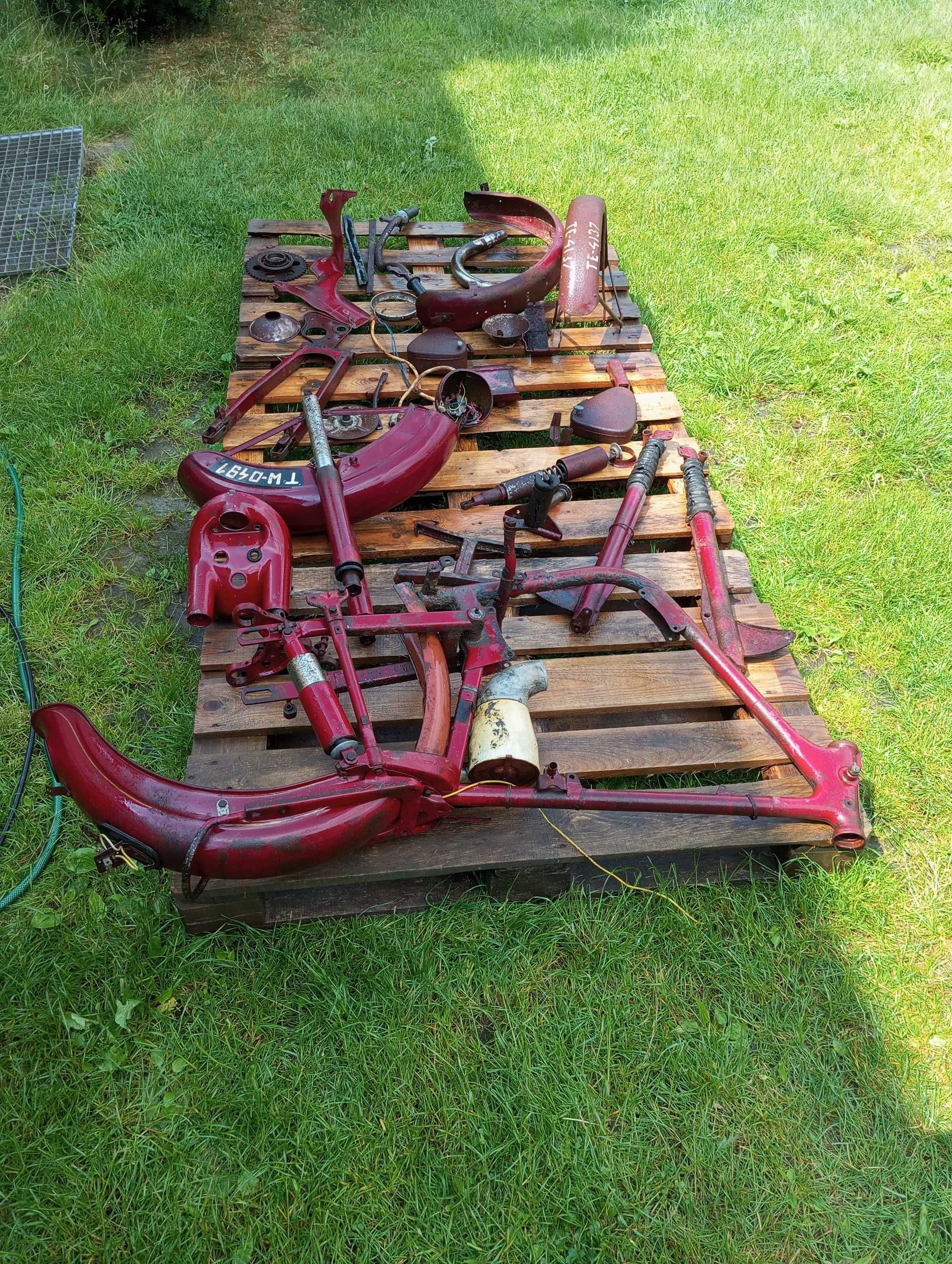 Części Jawa model 172 rocznik 1961 oraz WFM M06
