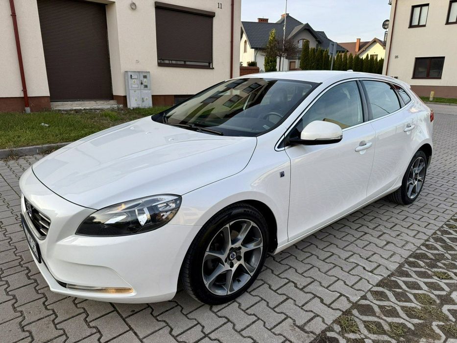 Volvo V40 1.6D Ocean Race Virtual Skóra PDC Alu Biała Perła Carpass