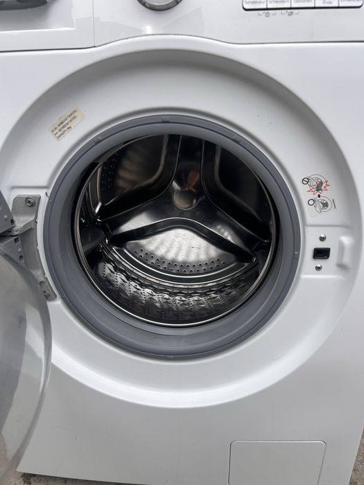 Продам пральну машину Samsung 8kg в ідеальному стані