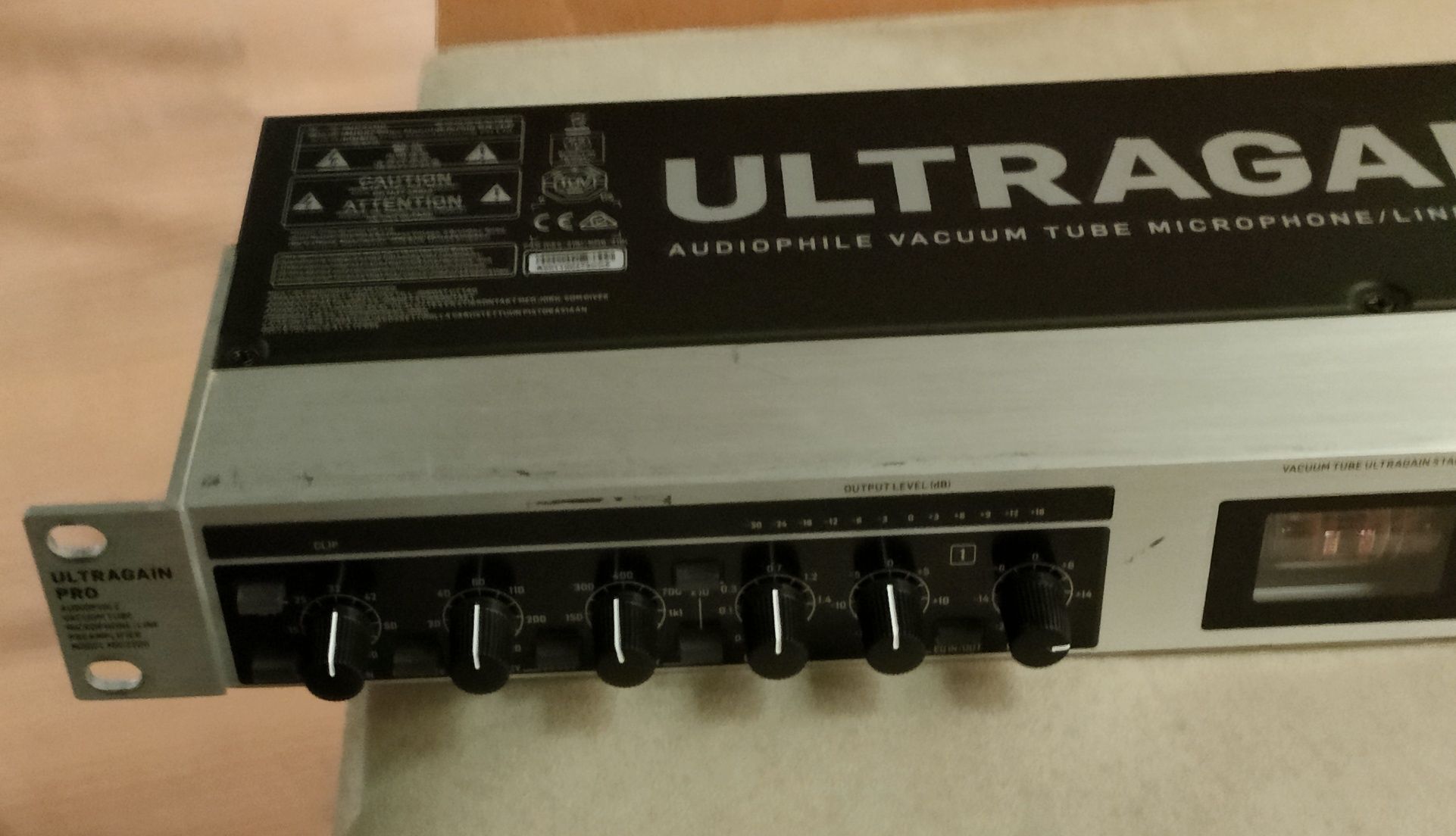 Ultragain Pro MIC 2200 Behringer