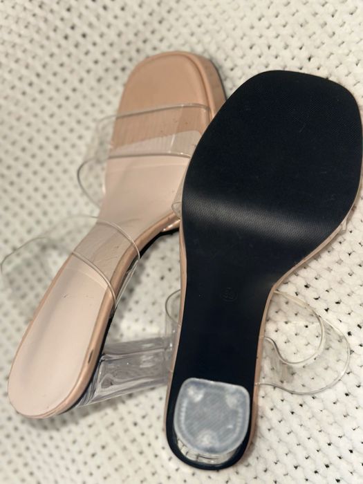 Жіночі босоніжки