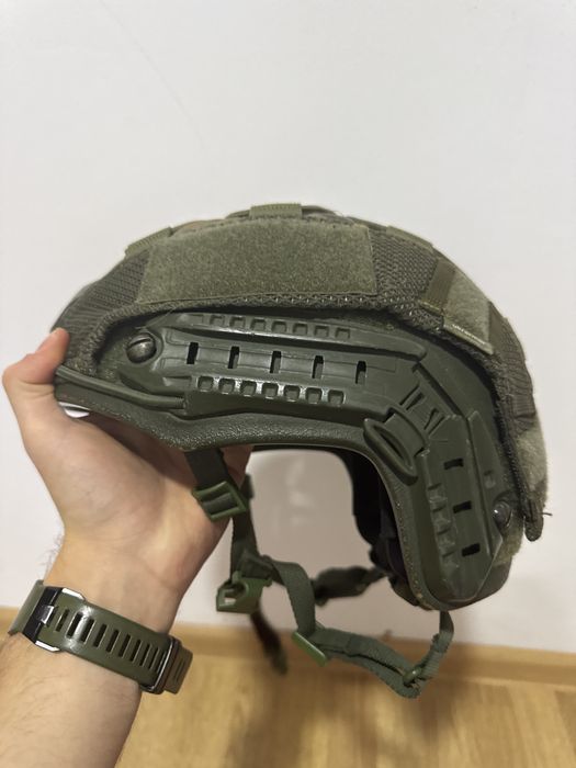 Продам шолом fast з кавером