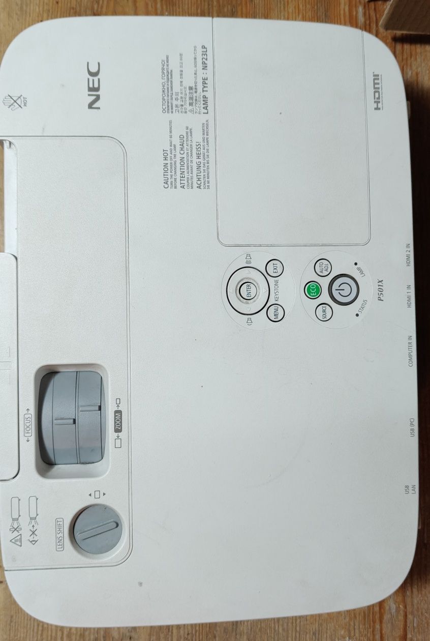 Projektor NEC P501X