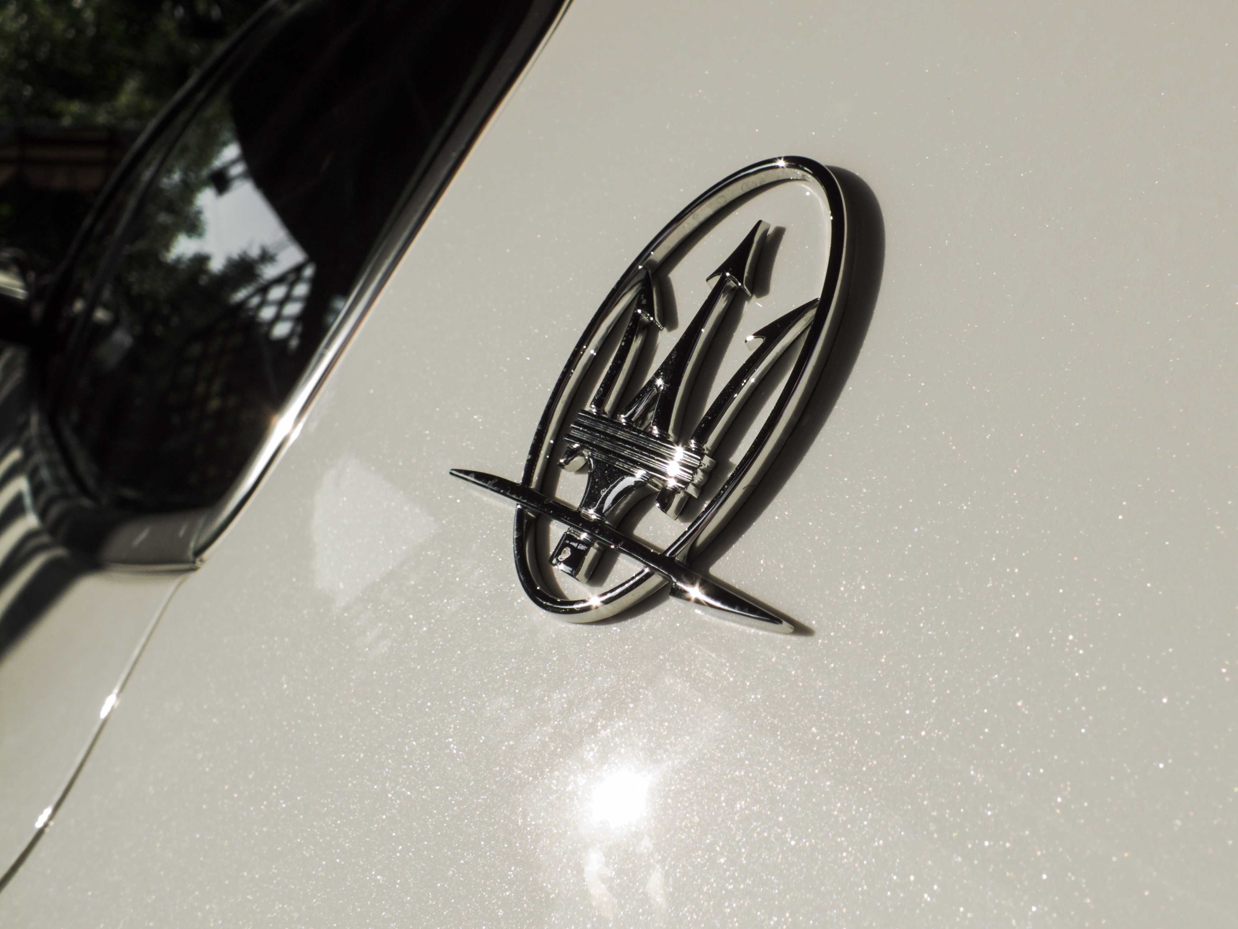 Samochód do ślubu Maserati Ghibli z kierowcą