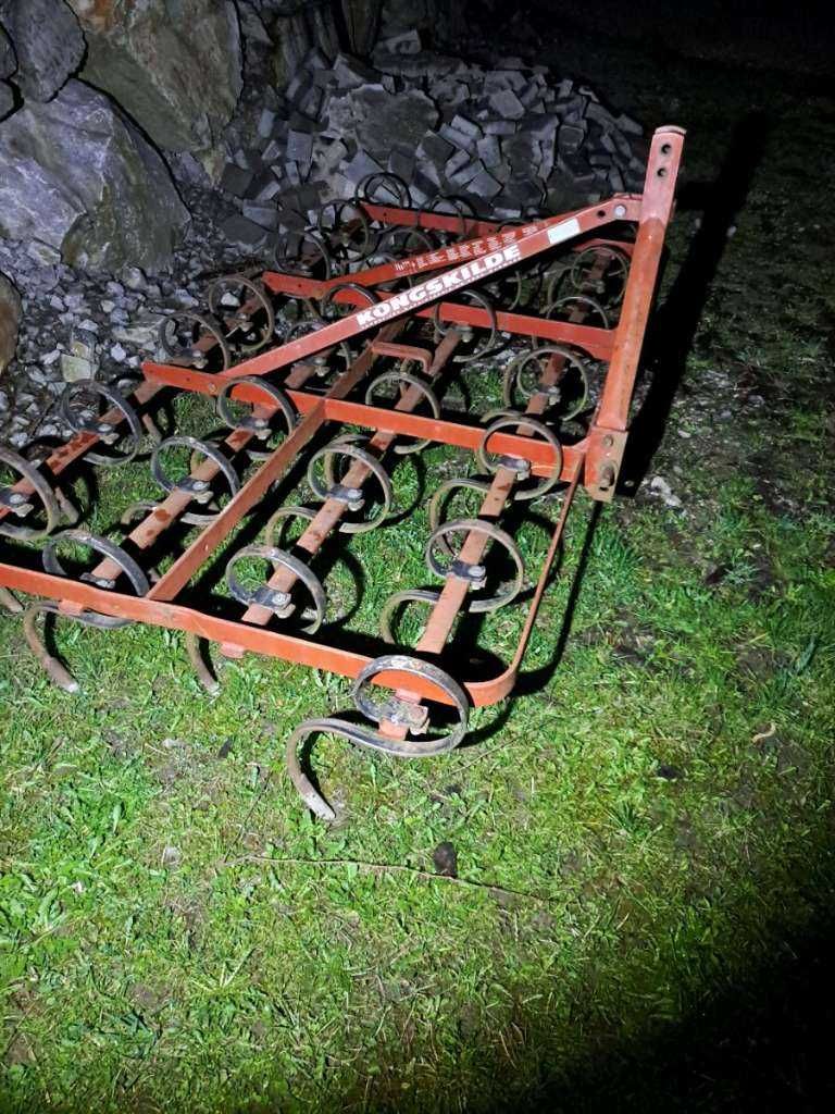 Brony z wałkami hydraulicznie składane i inne maszyny