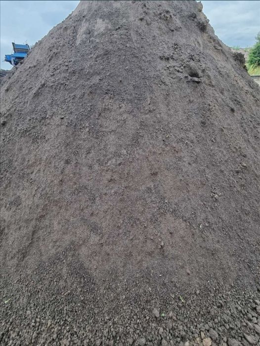 Humus/czarnoziem/przesiana ziemia ogrodowa/warzywniak/ogród/trawnik