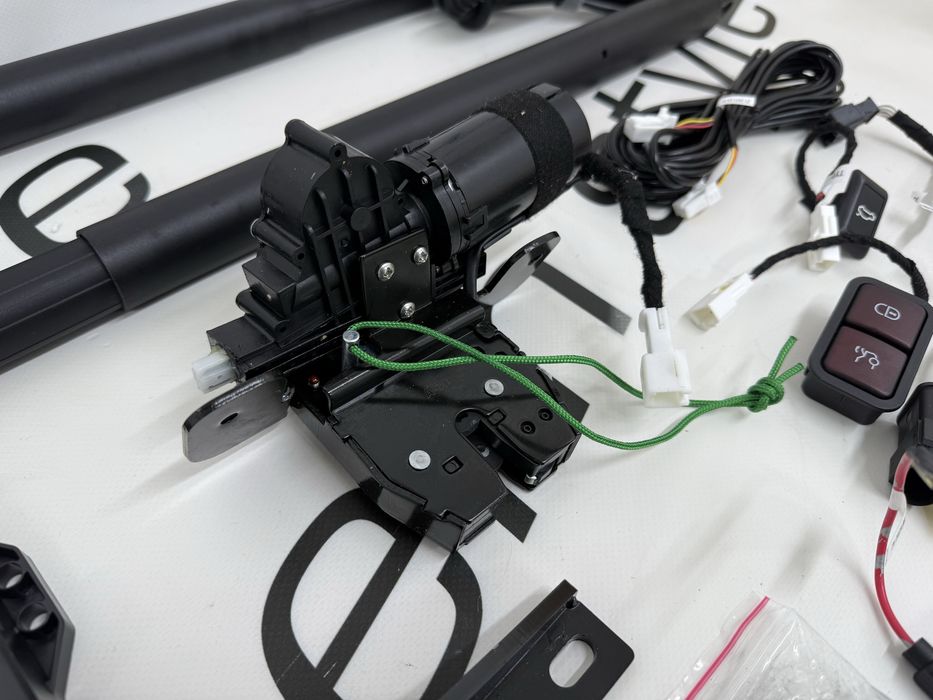 Доводчик багажника Mercedes W447 Vito Metris V-Class