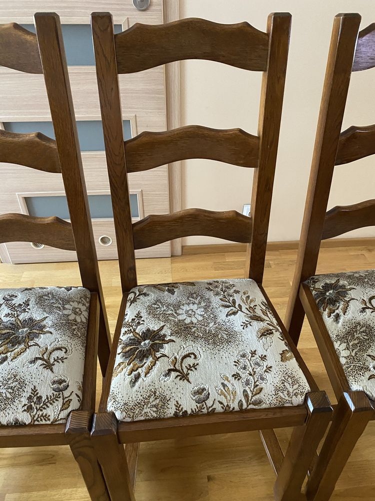 Krzesła dębowe tapicerowane