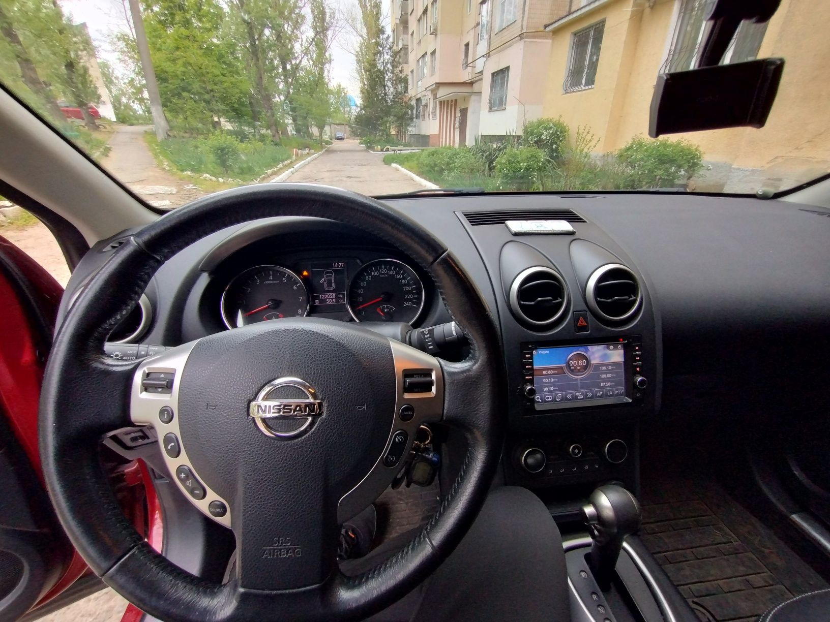 Продам Nissan Qashqai 1.6 CVT 2013 года