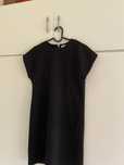 Mala czarna sukienka Reserved XS