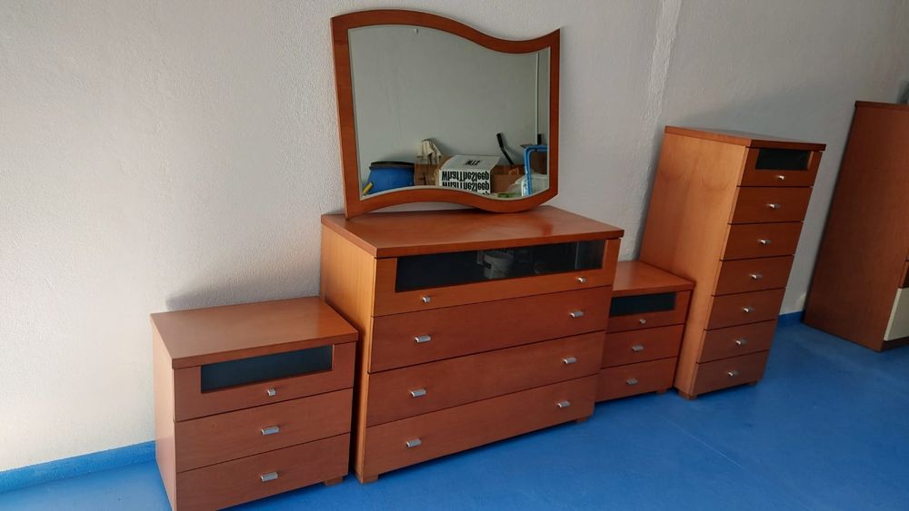 Conjunto móveis de quarto com espelho cerejeira