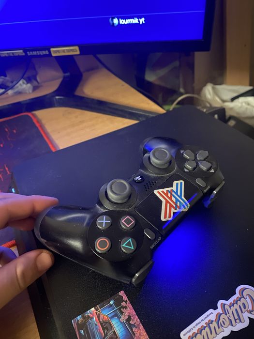 Продаю ps4 slim 1T